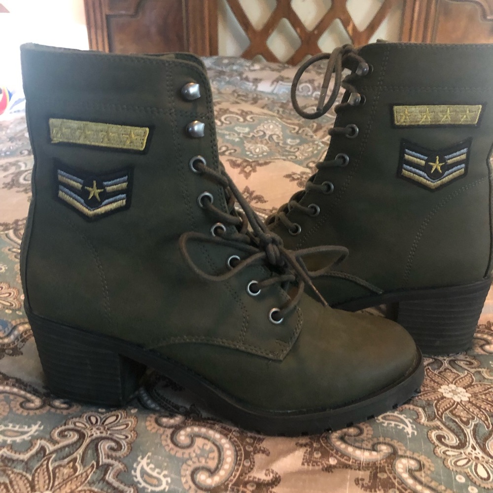 Madden NYC Klarra Patch Combat Boots